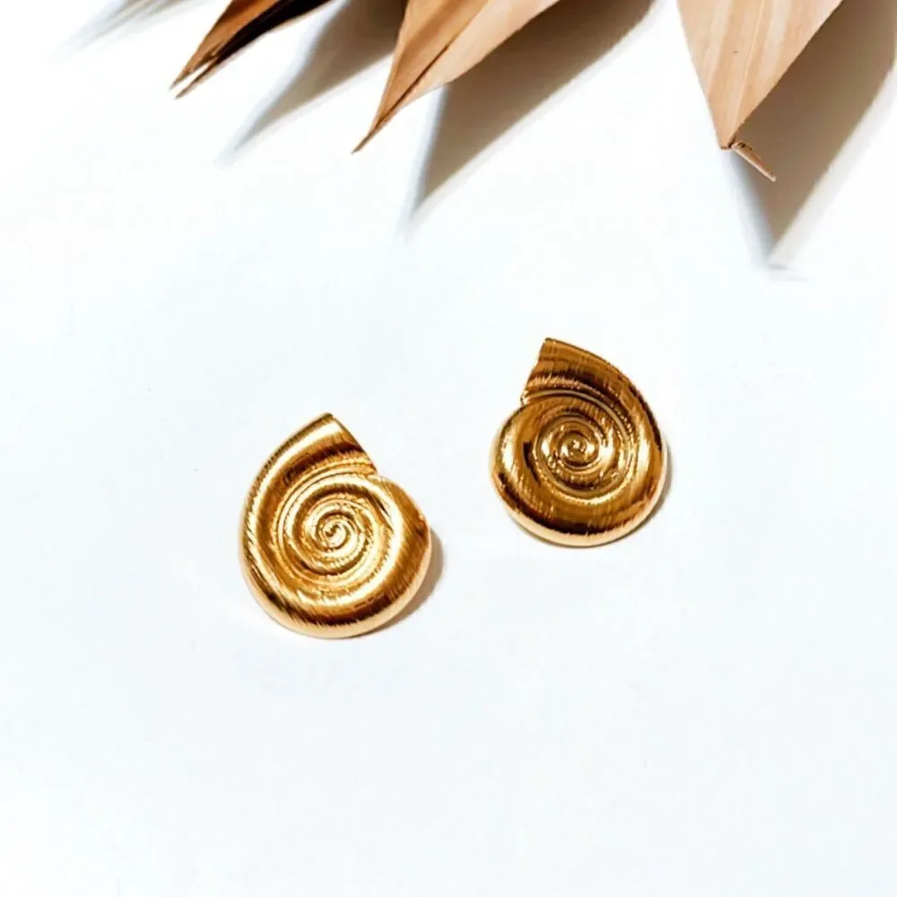 Gold seashell stud earrings #1088
